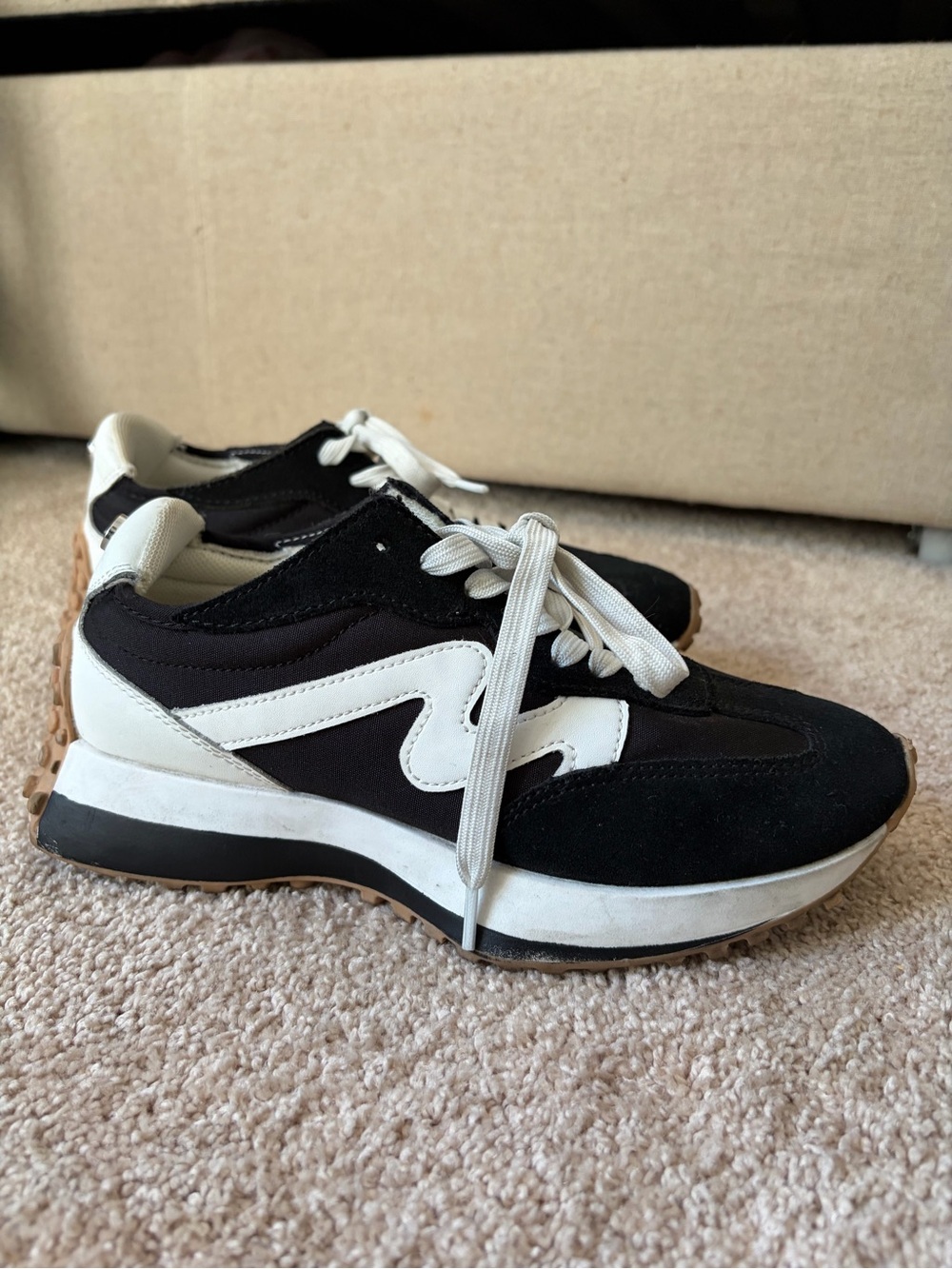 Steve Madden Women’s Campo Retro Laceup Jogger Black and White Sneakers 6.5